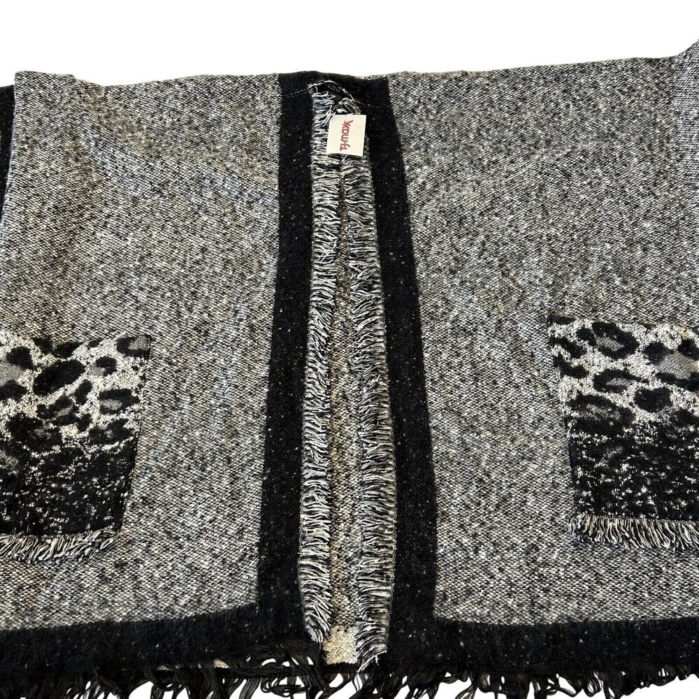 Steve Madden Women's Ruana Wrap One Size Black Kimono Pockets Fringed NWT